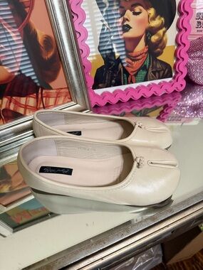 Beige Women’s Split-Toe Ballet Flats